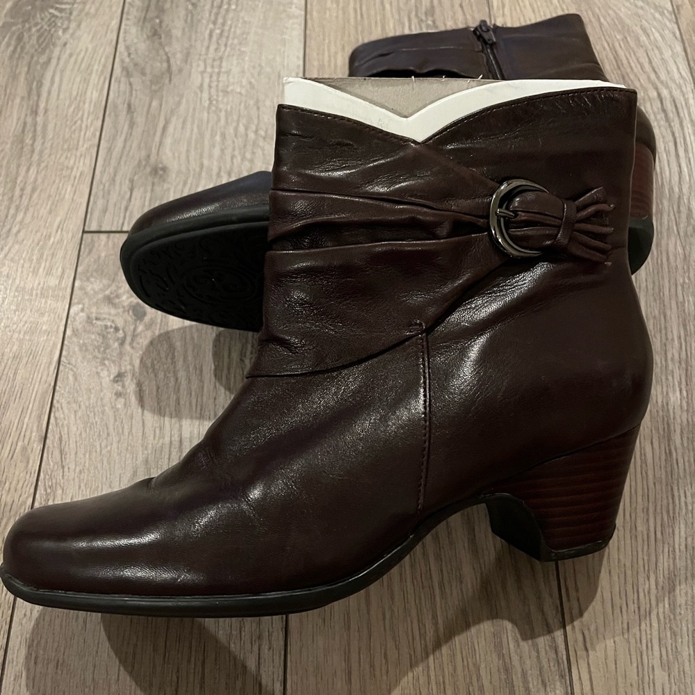 Clarks Brown Leather Ankle zip Boots NEW - Picture 4 of 7